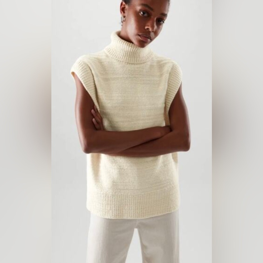 NWT Cos sleeveless turtle neck